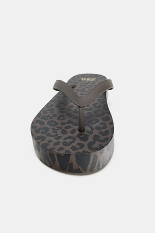 Сандалии на плоской подошве с принтом- Заказать в России