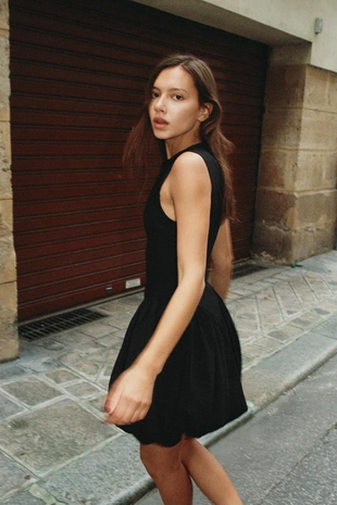 Короткое платье-баллон- Заказать в России