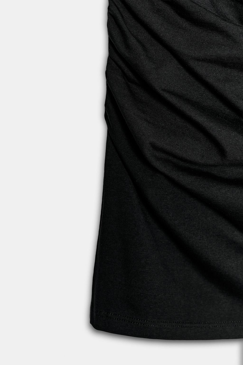 КОРОТКОЕ ПЛАТЬЕ СО СБОРКАМИ