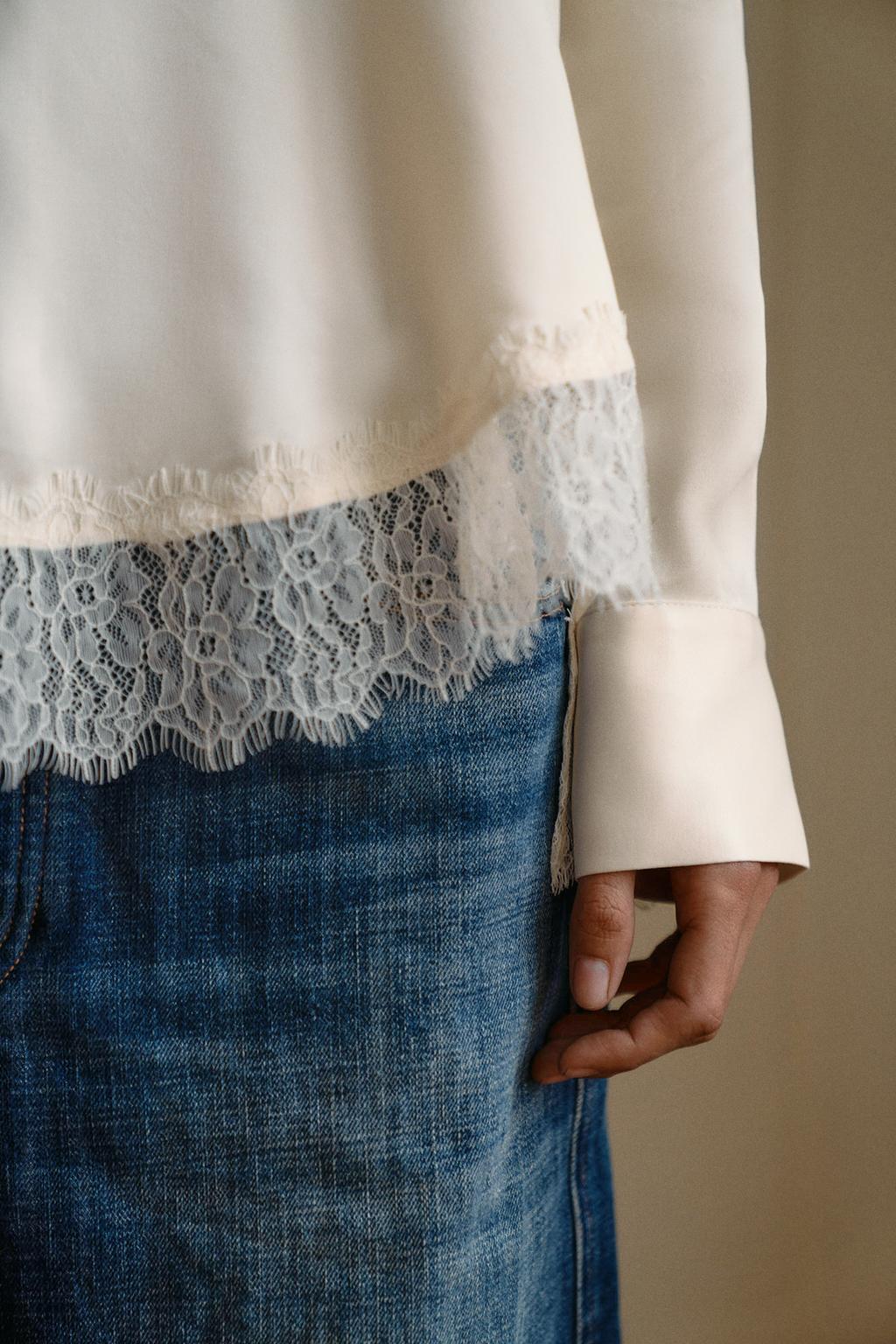 АТЛАСНАЯ РУБАШКА С КРУЖЕВОМ