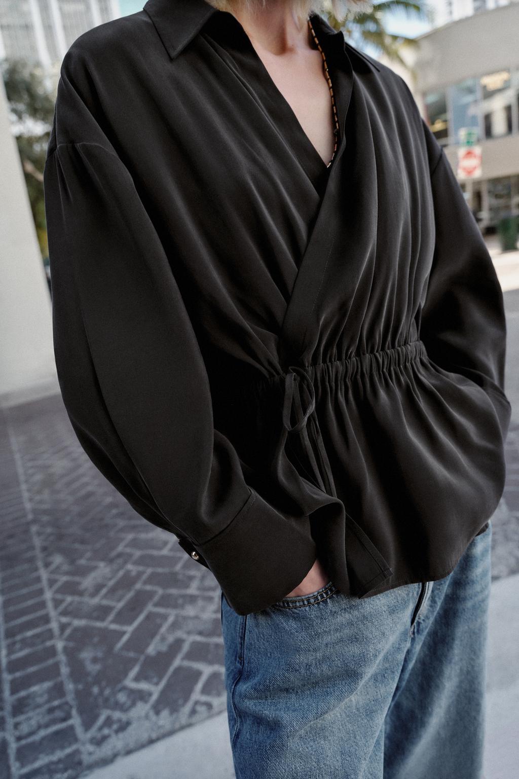 РУБАШКА СТРУЯЩЕГОСЯ КРОЯ В СТИЛЕ САФАРИ