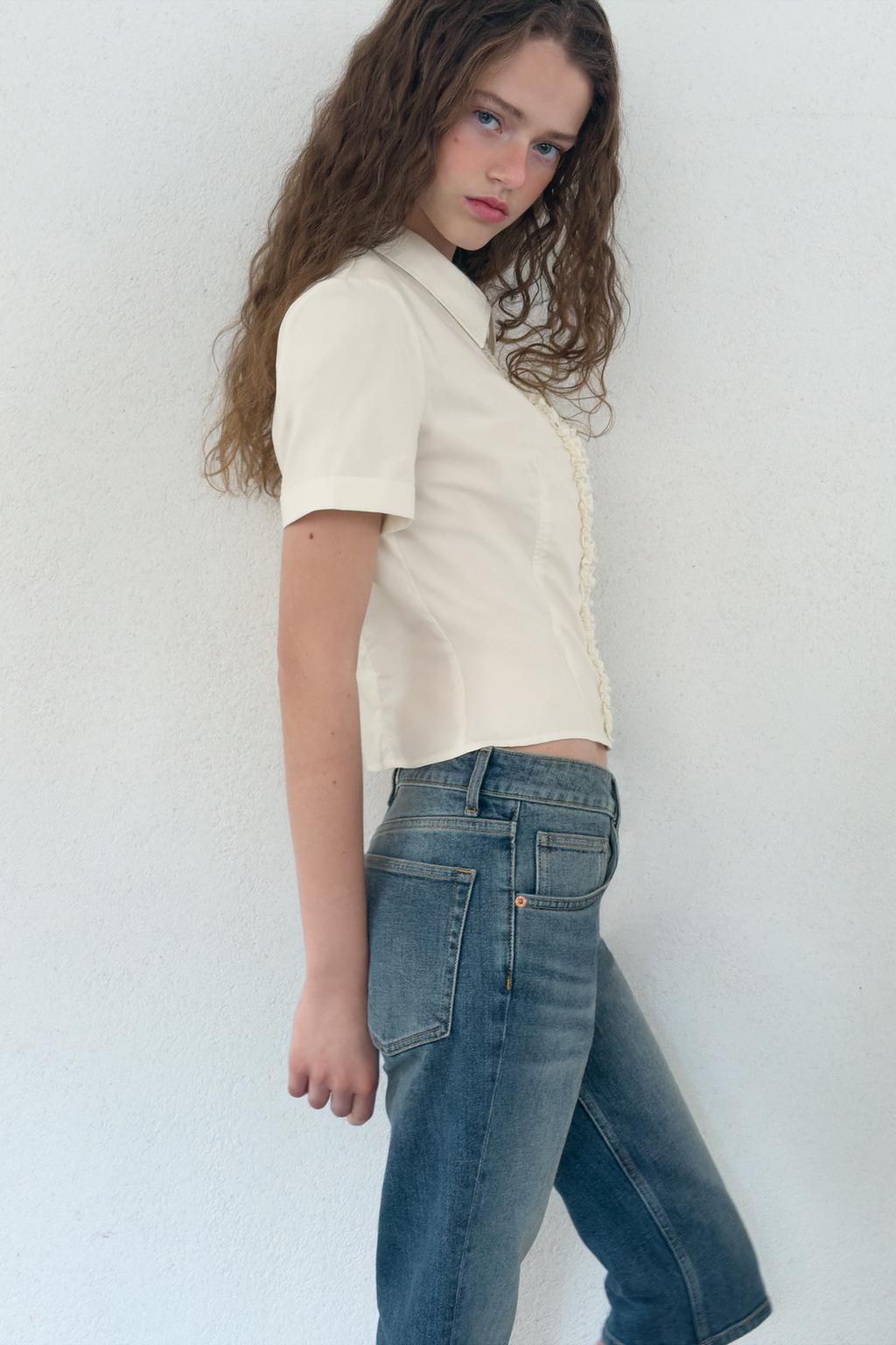 РУБАШКА ИЗ ПОПЛИНА С ВОЛАНАМИ И ЗАКЛЕПКАМИ