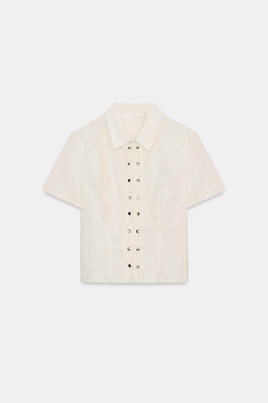 РУБАШКА ИЗ ПОПЛИНА С ВОЛАНАМИ И ЗАКЛЕПКАМИ