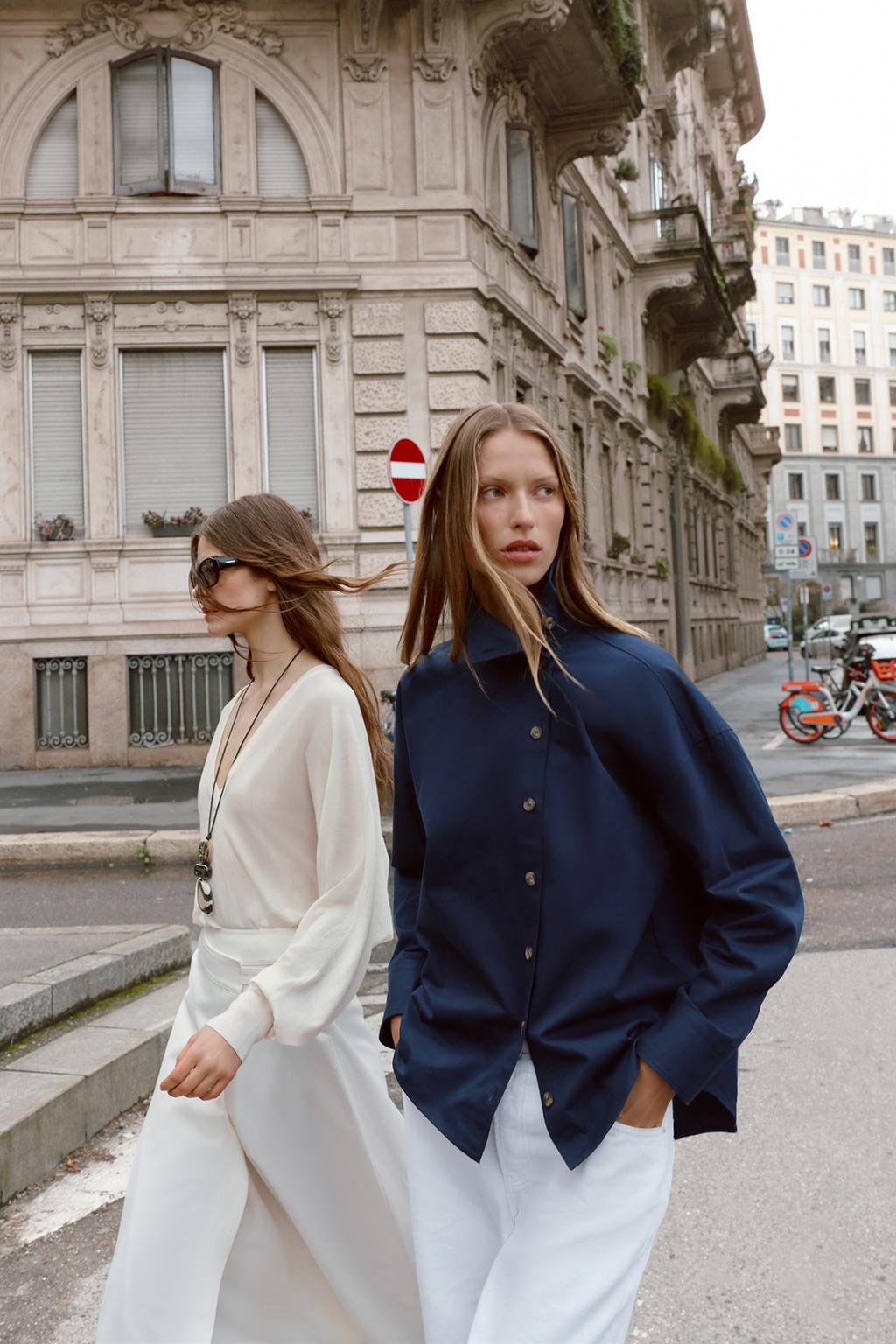 РУБАШКА С ВЫСОКИМ ВОРОТНИКОМ