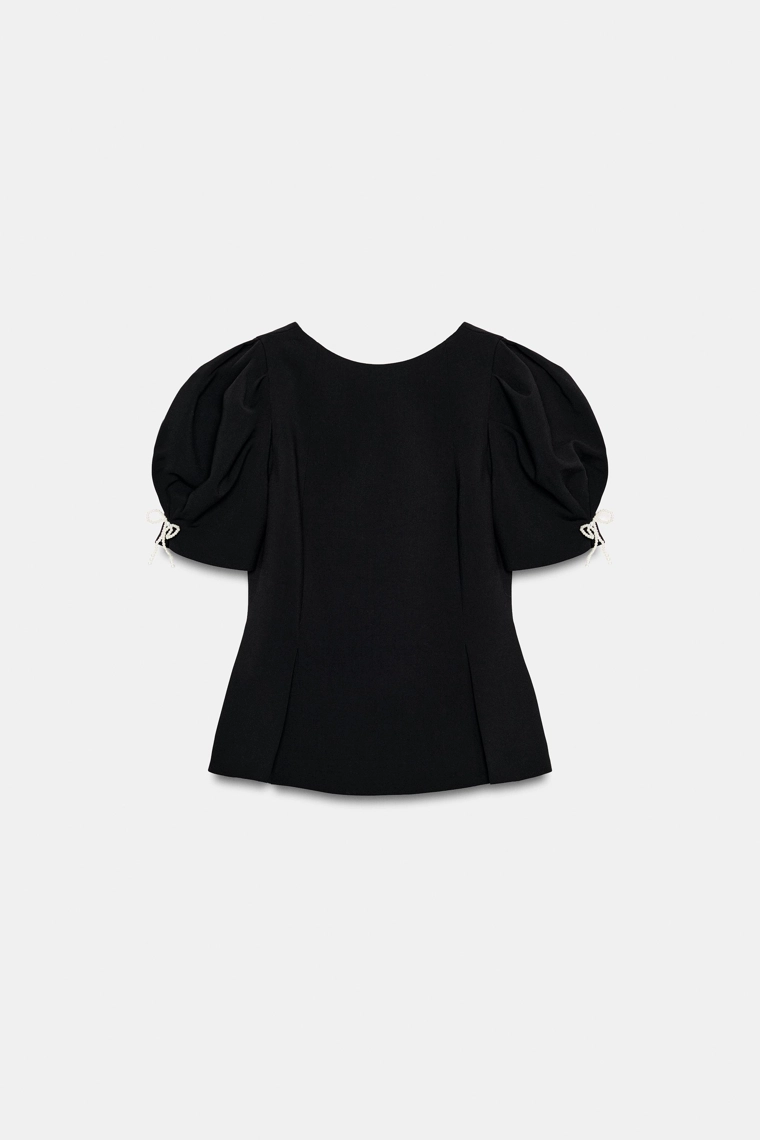 Топ с объемными рукавами