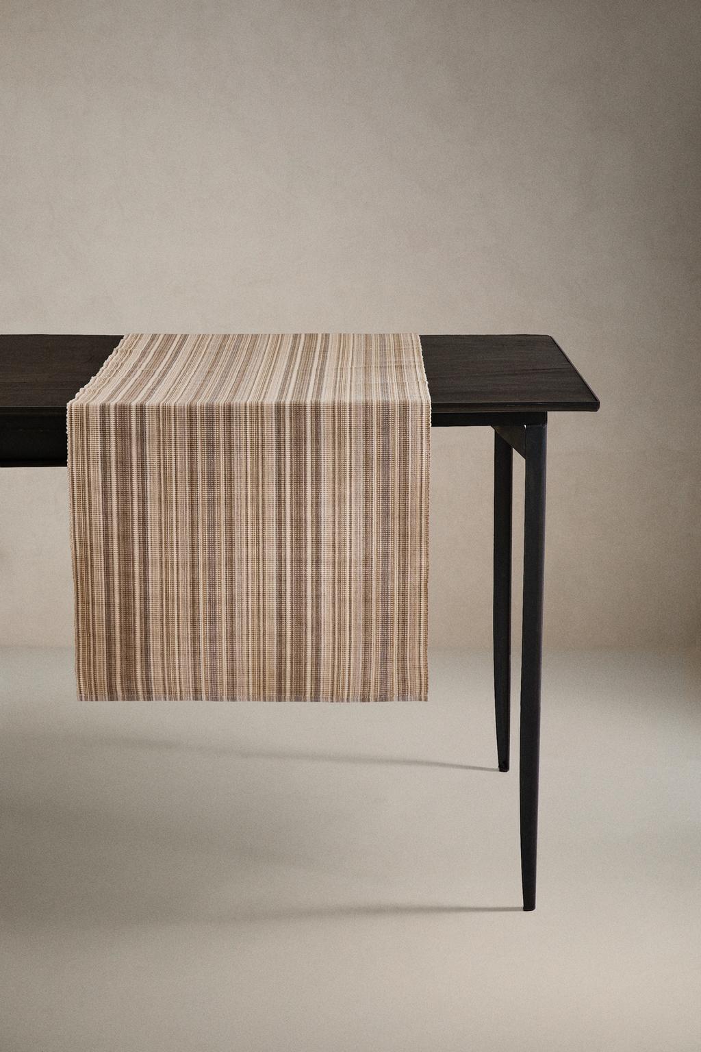 Полосатый бегунок для стола