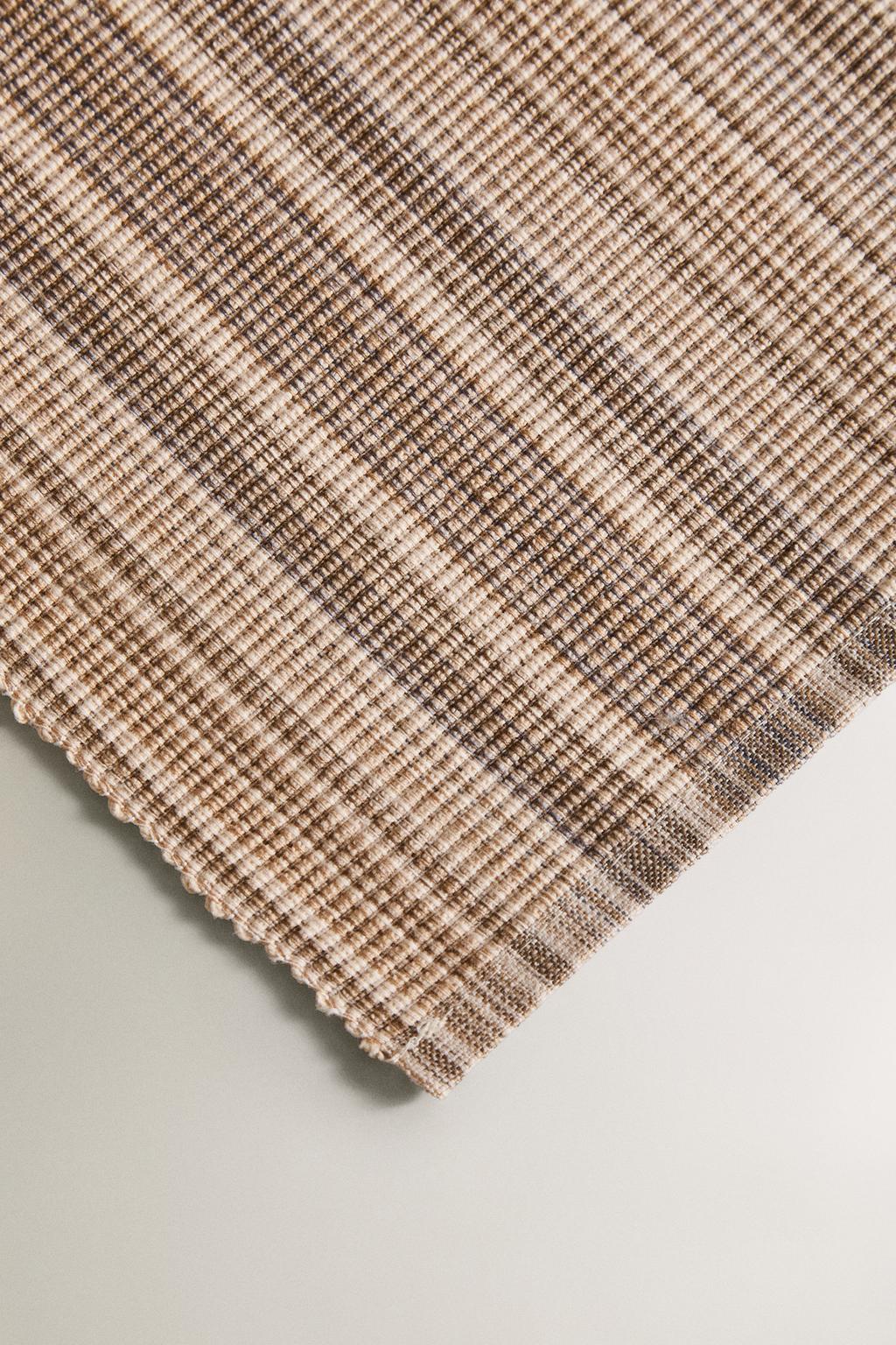 Полосатый бегунок для стола