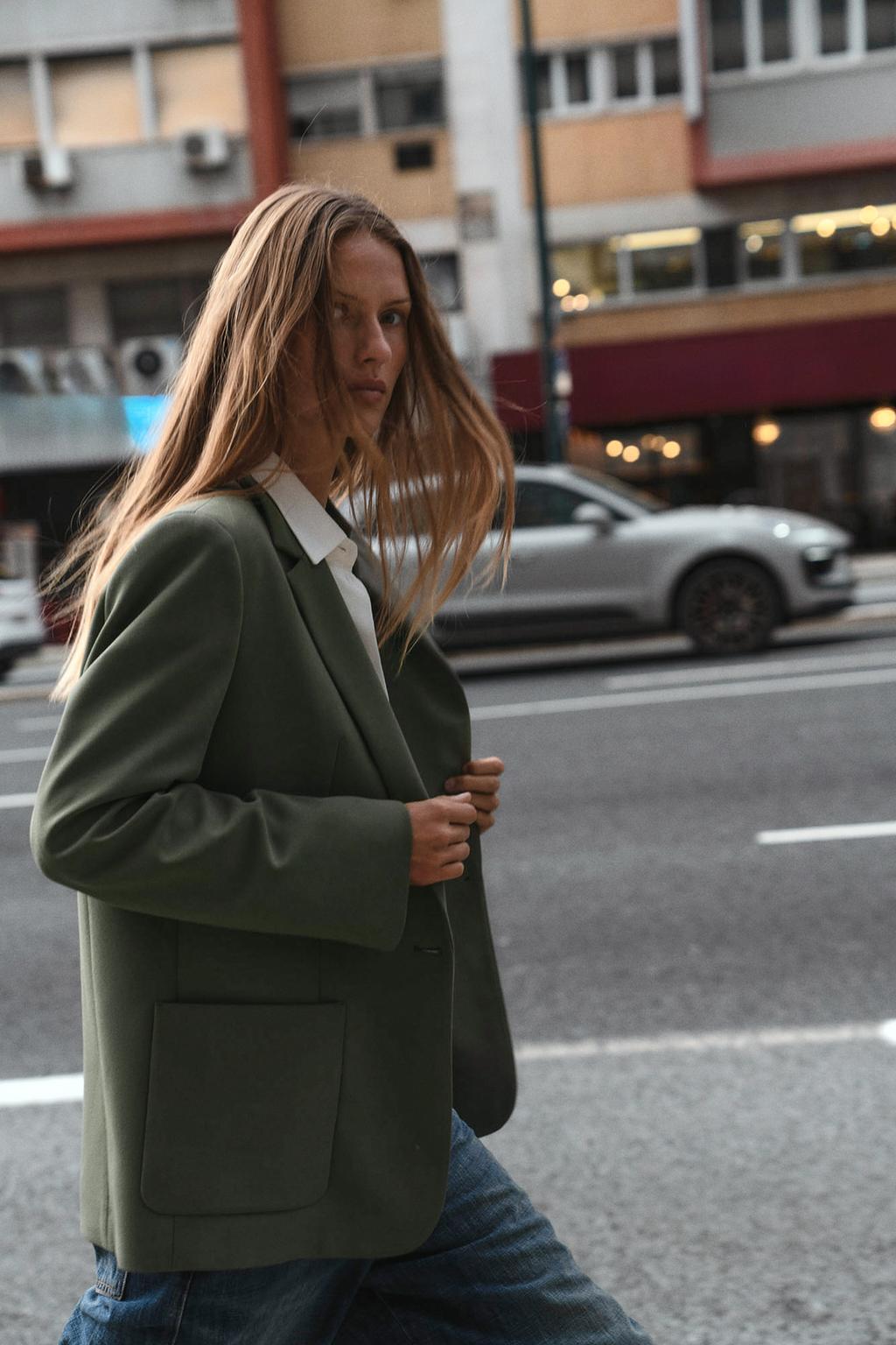 ПРЯМОЙ БЛЕЙЗЕР С ПОДПЛЕЧНИКАМИ