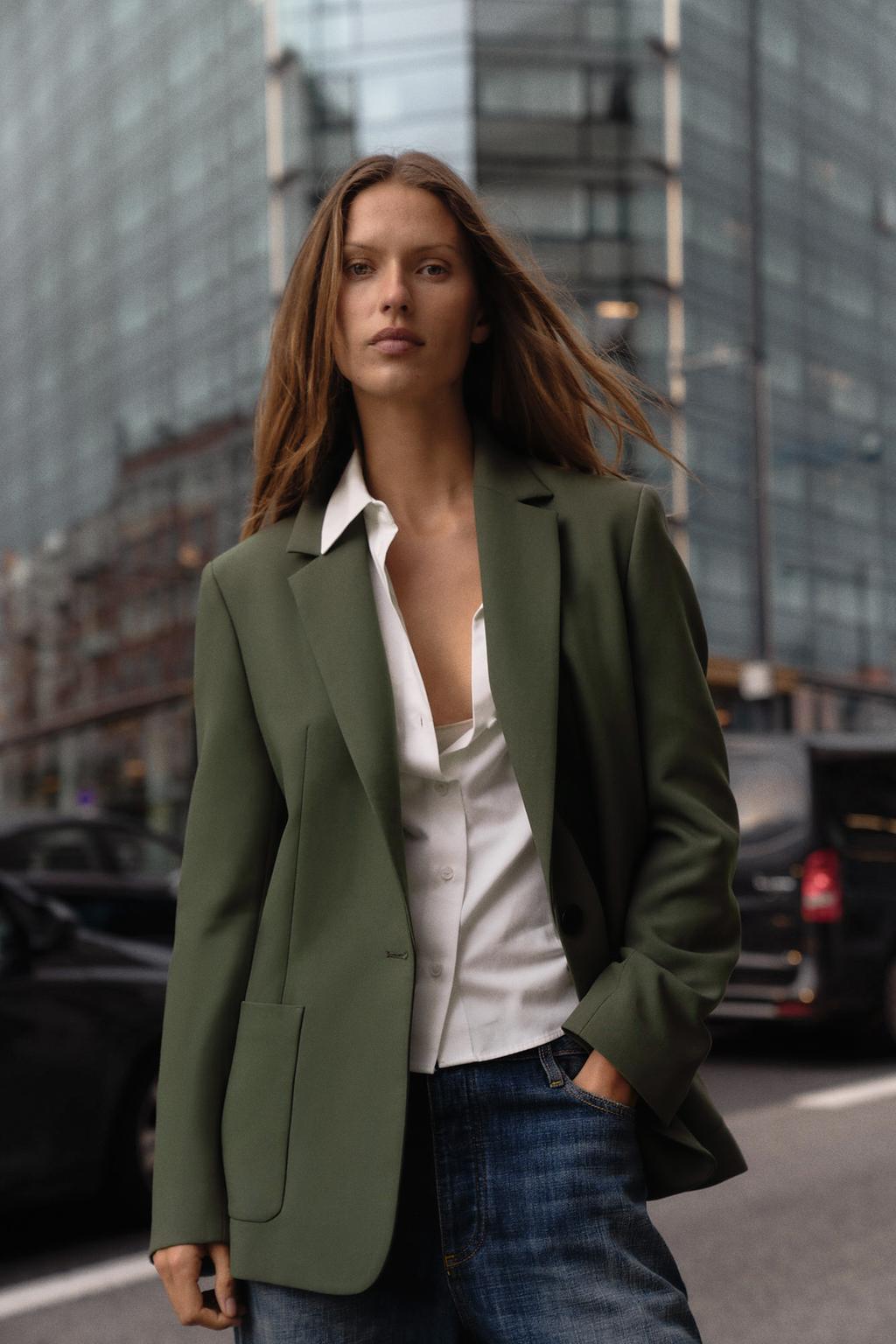 ПРЯМОЙ БЛЕЙЗЕР С ПОДПЛЕЧНИКАМИ