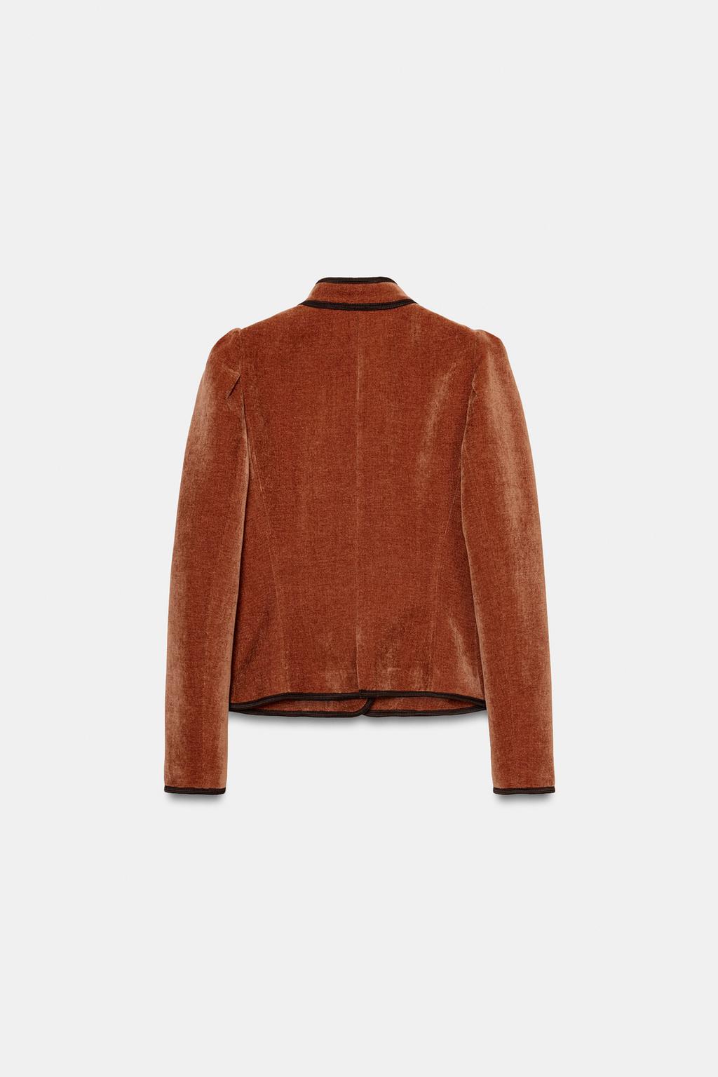 БЛЕЙЗЕР С КОНТРАСТНЫМИ КАНТАМИ