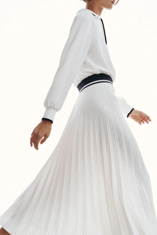 Платье миди с плиссировкой и контрастными деталями- Заказать в России