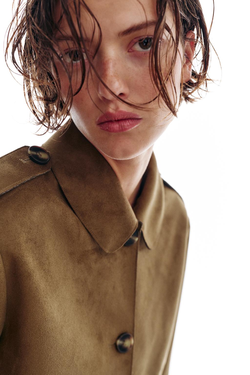 КОРОТКАЯ КУРТКА ИЗ ИСКУССТВЕННОЙ ЗАМШИ