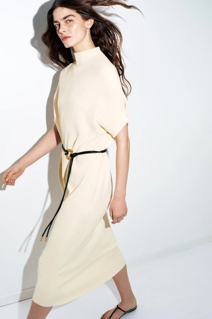 Трикотажное платье с ремнем- Заказать в России