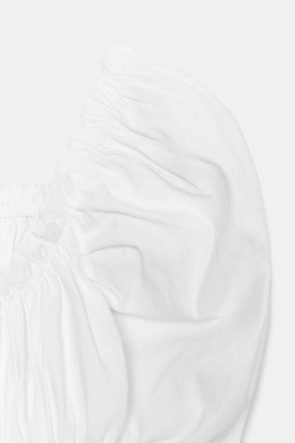 ТОП С ЭЛАСТИЧНЫМИ СБОРКАМИ И ОБЪЕМНЫМИ РУКАВАМИ