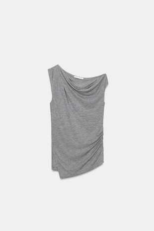 Топ асимметричного кроя со сборками