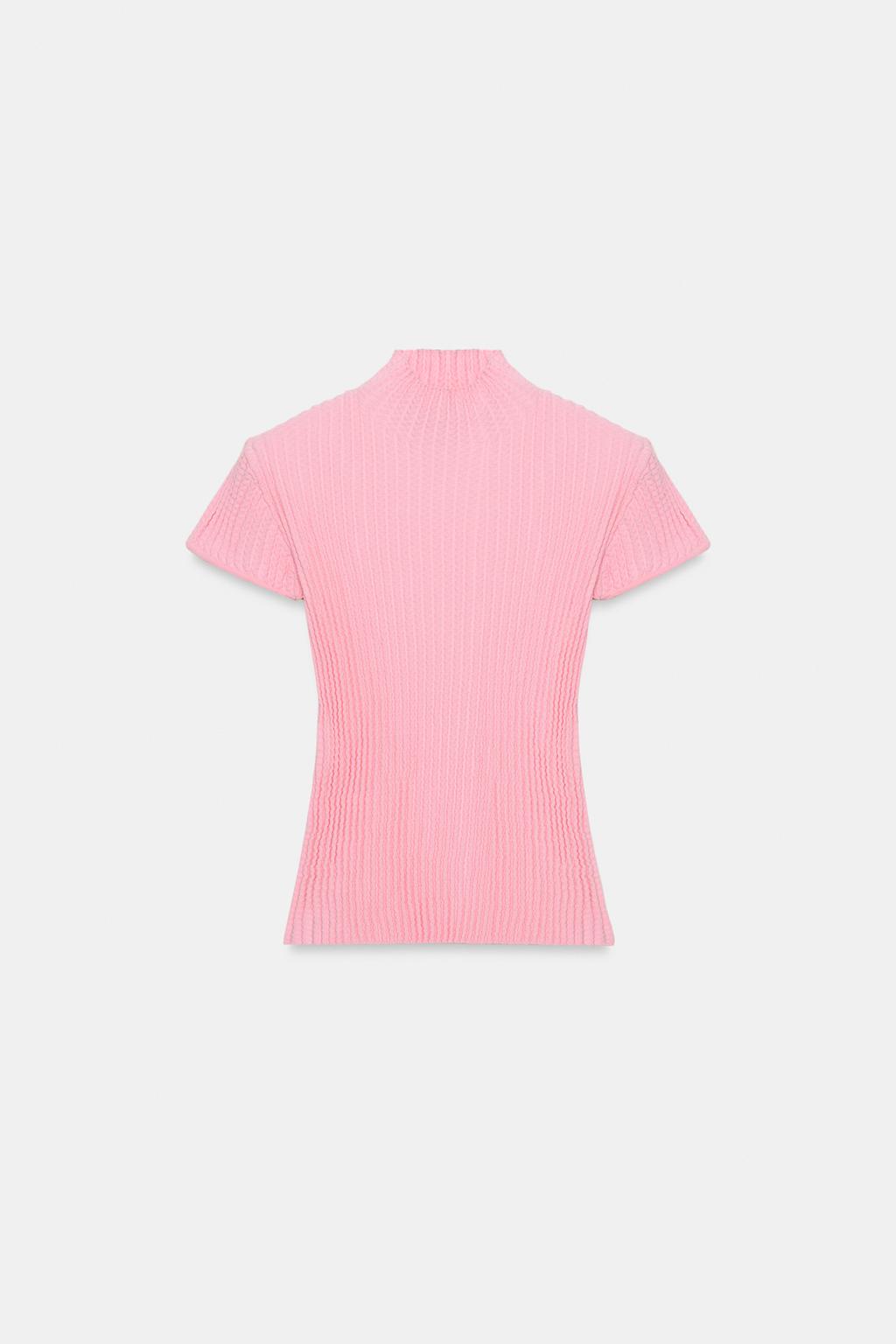 ТОП ИЗ ТРИКОТАЖА С РЕЛЬЕФНЫМ УЗОРОМ