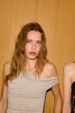 Топ асимметричного кроя со сборками.- Заказать в России