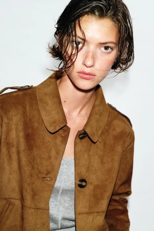 Короткая куртка из искусственной замши