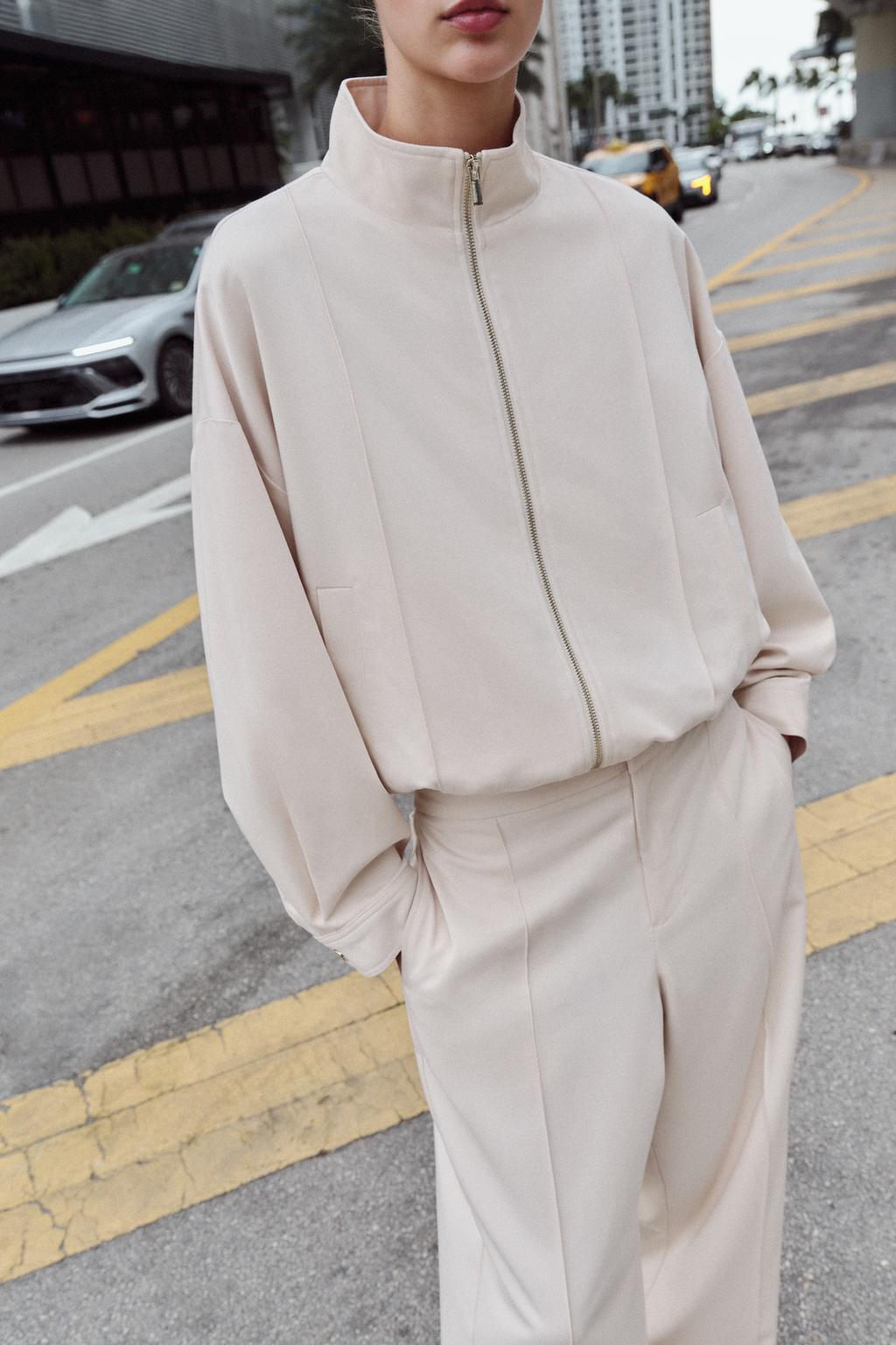 БОМБЕР С ВОРОТНИКОМ-СТОЙКОЙ