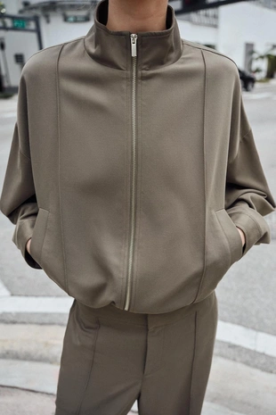 Бомбер с высоким воротником- Заказать в России