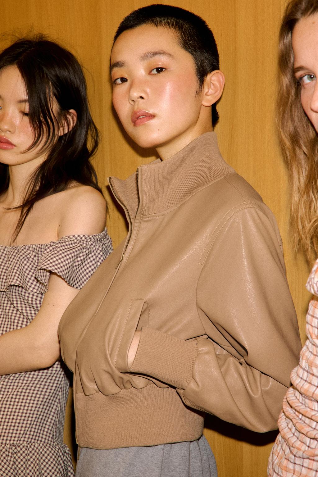 БОМБЕР ИЗ ИСКУССТВЕННОЙ КОЖИ