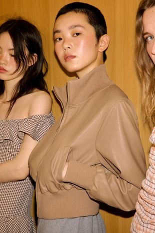 Бомбер из искусственной кожи- Заказать в России