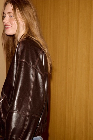 Бомбер из искусственной кожи- Заказать в России