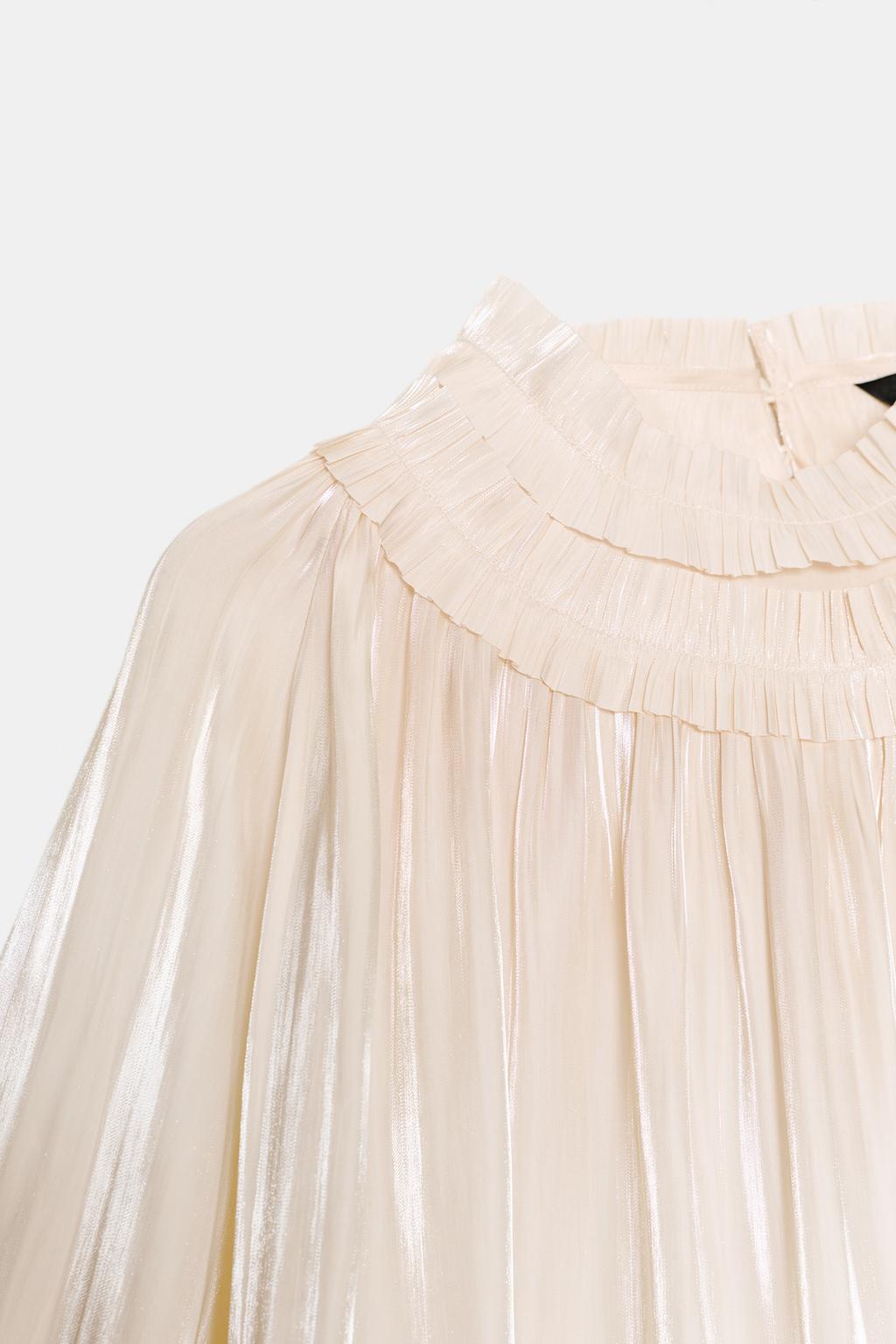 БЛУЗА ИЗ БЛЕСТЯЩЕЙ АТЛАСНОЙ ТКАНИ