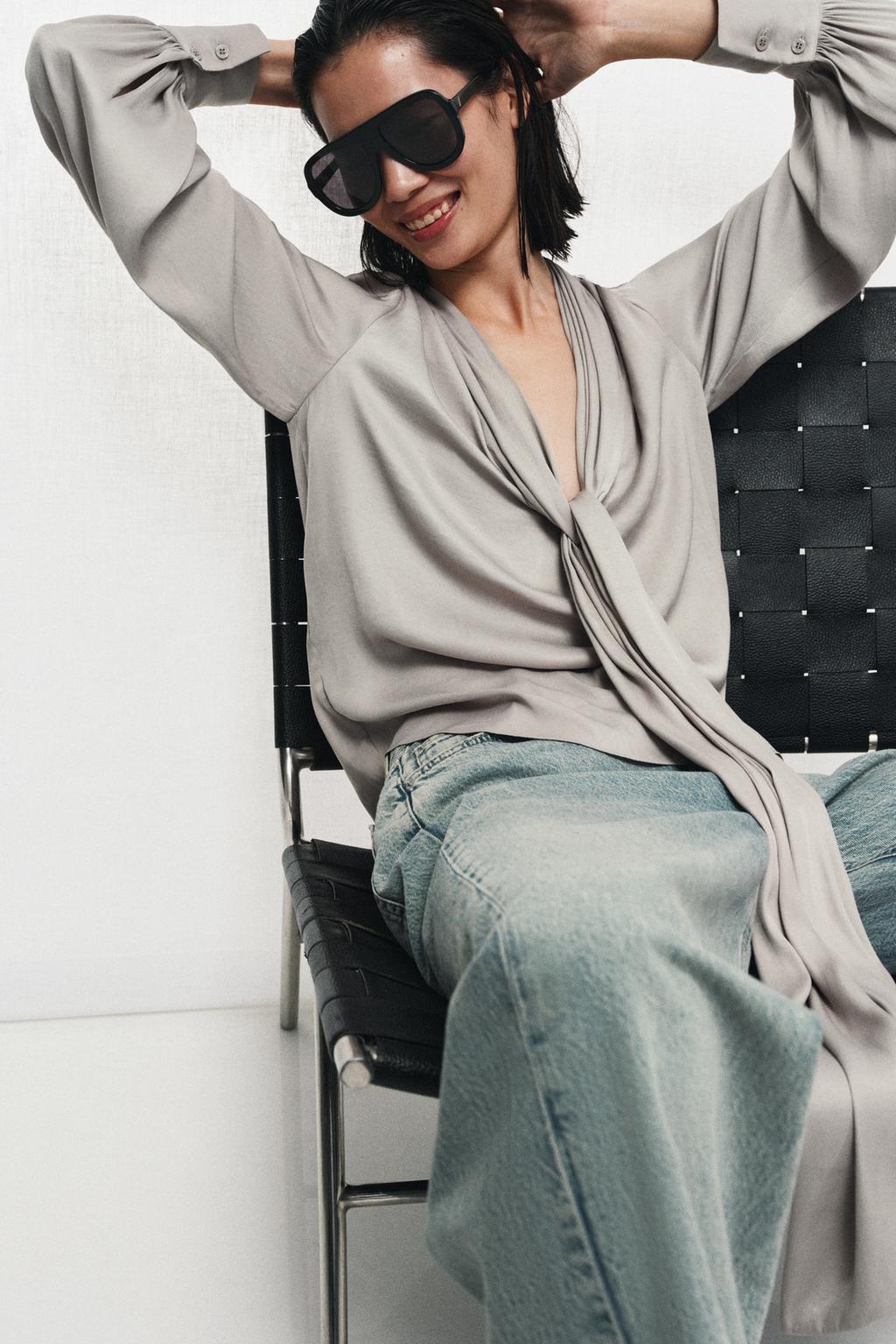 БЛУЗА С V-ОБРАЗНЫМ ВЫРЕЗОМ И ЗАВЯЗКАМИ — ZW COLLECTION