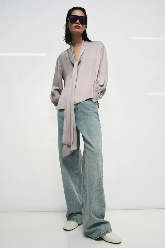 БЛУЗА С V-ОБРАЗНЫМ ВЫРЕЗОМ И ЗАВЯЗКАМИ — коллекция Zara «ZW»