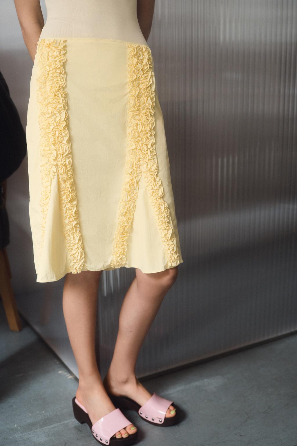 ЮБКА С РЕЛЬЕФНЫМИ ВОЛАНАМИ