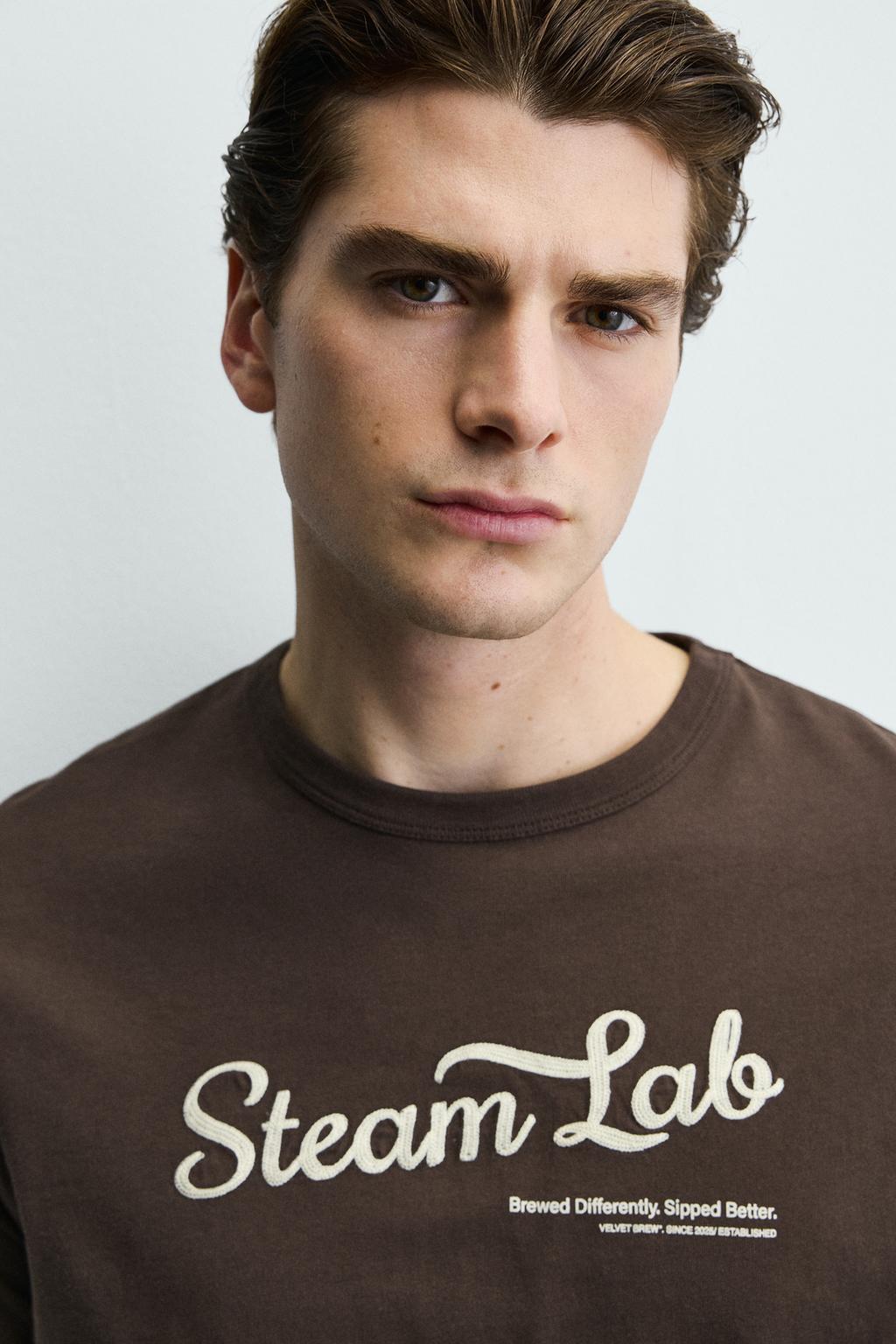 Футболка с вышитым лозунгом