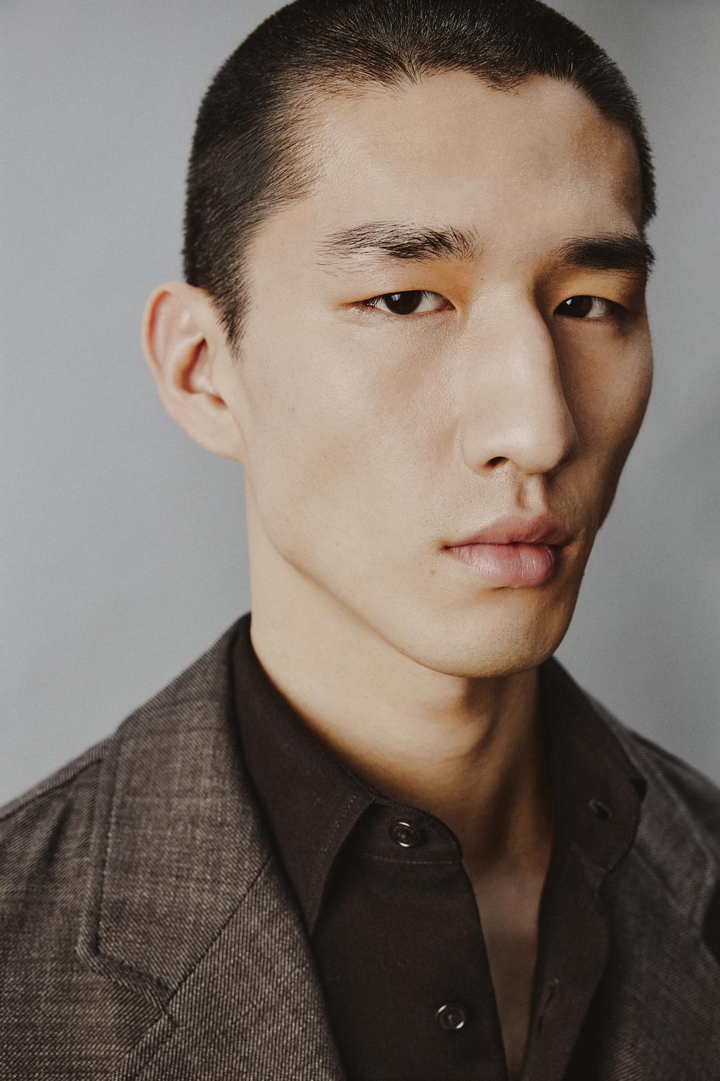 ДВУБОРТНЫЙ КОСТЮМНЫЙ БЛЕЙЗЕР ИЗ 100% ШЕРСТИ С РЕЛЬЕФНОЙ ТКАНЬЮ