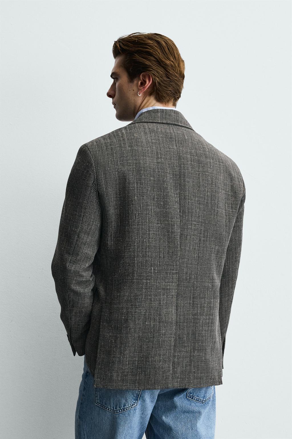 БЛЕЙЗЕР ИЗ РЕЛЬЕФНОЙ ТКАНИ КЛАССИЧЕСКОГО КРОЯ