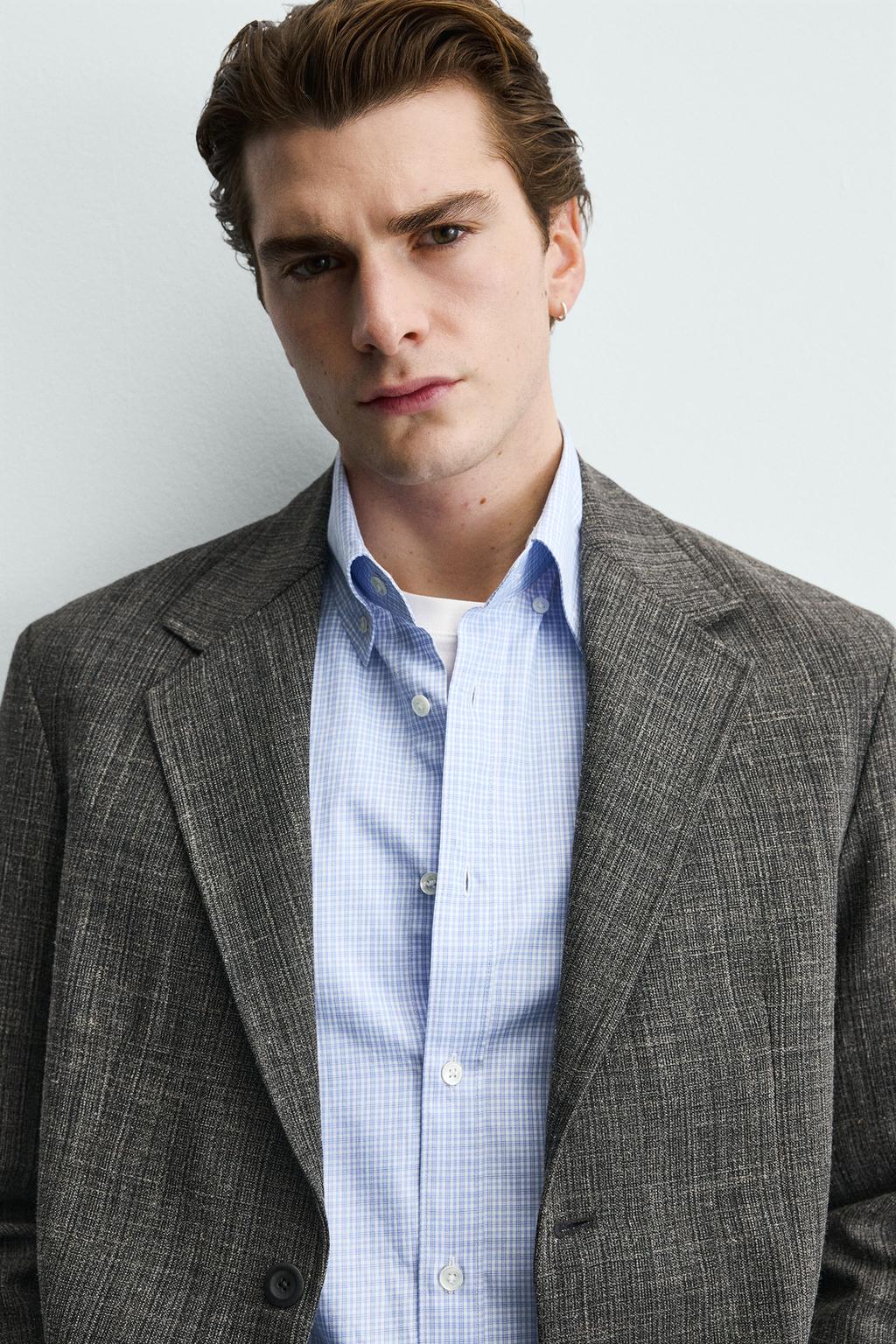 БЛЕЙЗЕР ИЗ РЕЛЬЕФНОЙ ТКАНИ КЛАССИЧЕСКОГО КРОЯ