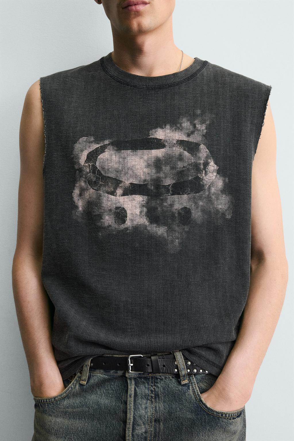 ТРИКОТАЖНЫЙ ТОП БЕЗ РУКАВОВ С ПРИНТОМ