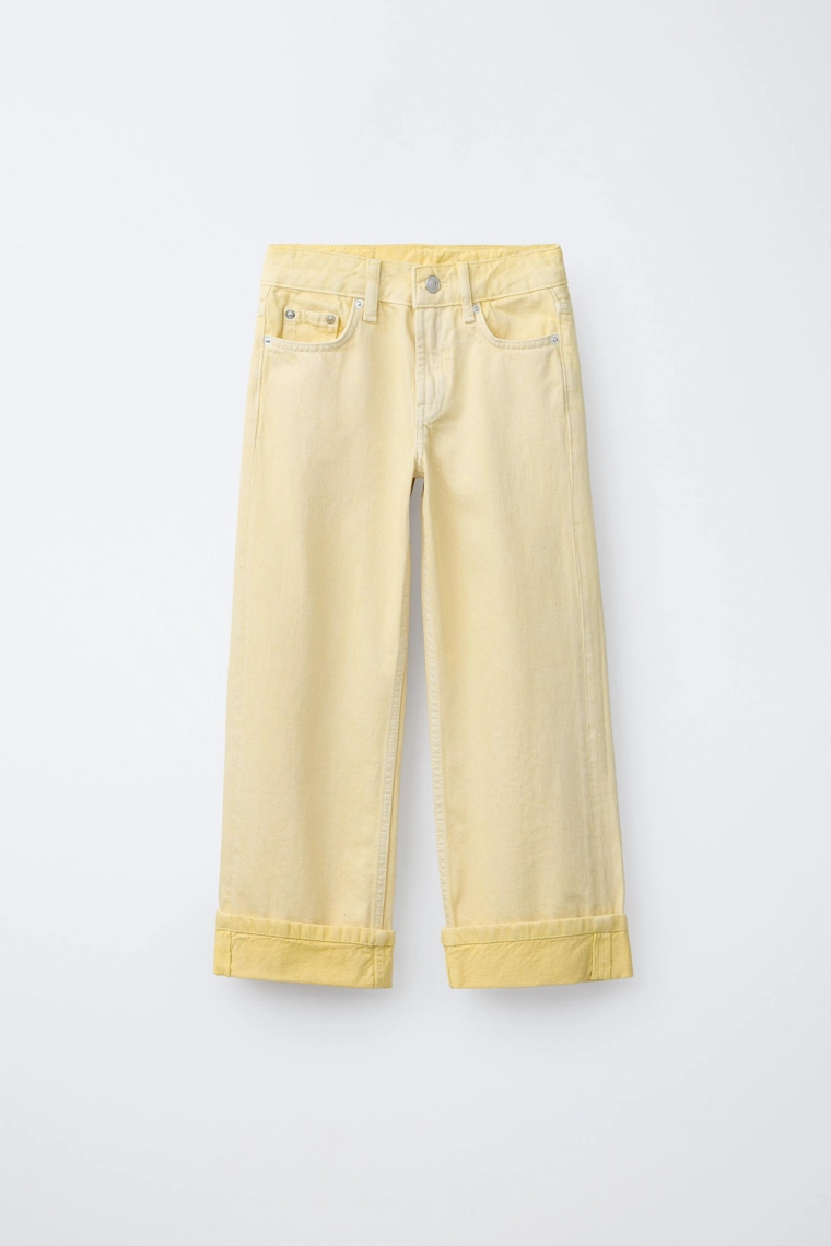 Джинсы с широкими штанинами и отворотами