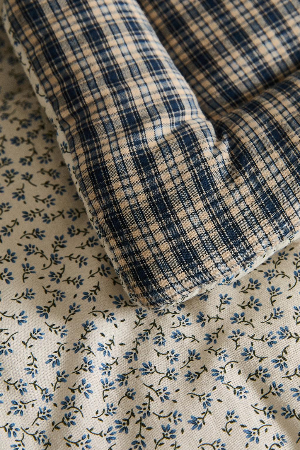 Топпер для питомца в клетчатом и цветочном дизайне