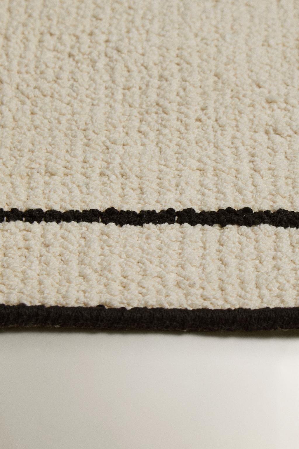 Коврик для ванны с отстрочкой по краю