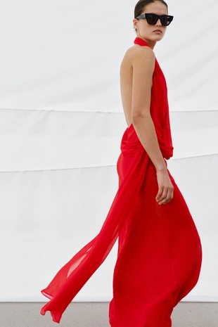 Платье холтер из 100% вискозы с драпированным вырезом- Заказать в России