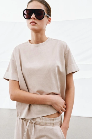 Футболка из плотного хлопка с короткими рукавами- Заказать в России