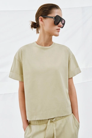 Футболка из плотного хлопка с короткими рукавами