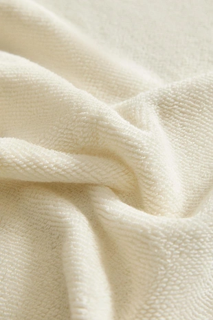 Ванные полотенце с рельефным узором и полосатой окантовкой- Заказать в России