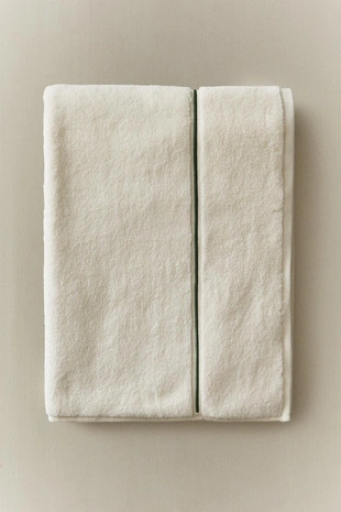 Мягкое ванные полотенце с вышитым отделкой- Заказать в России