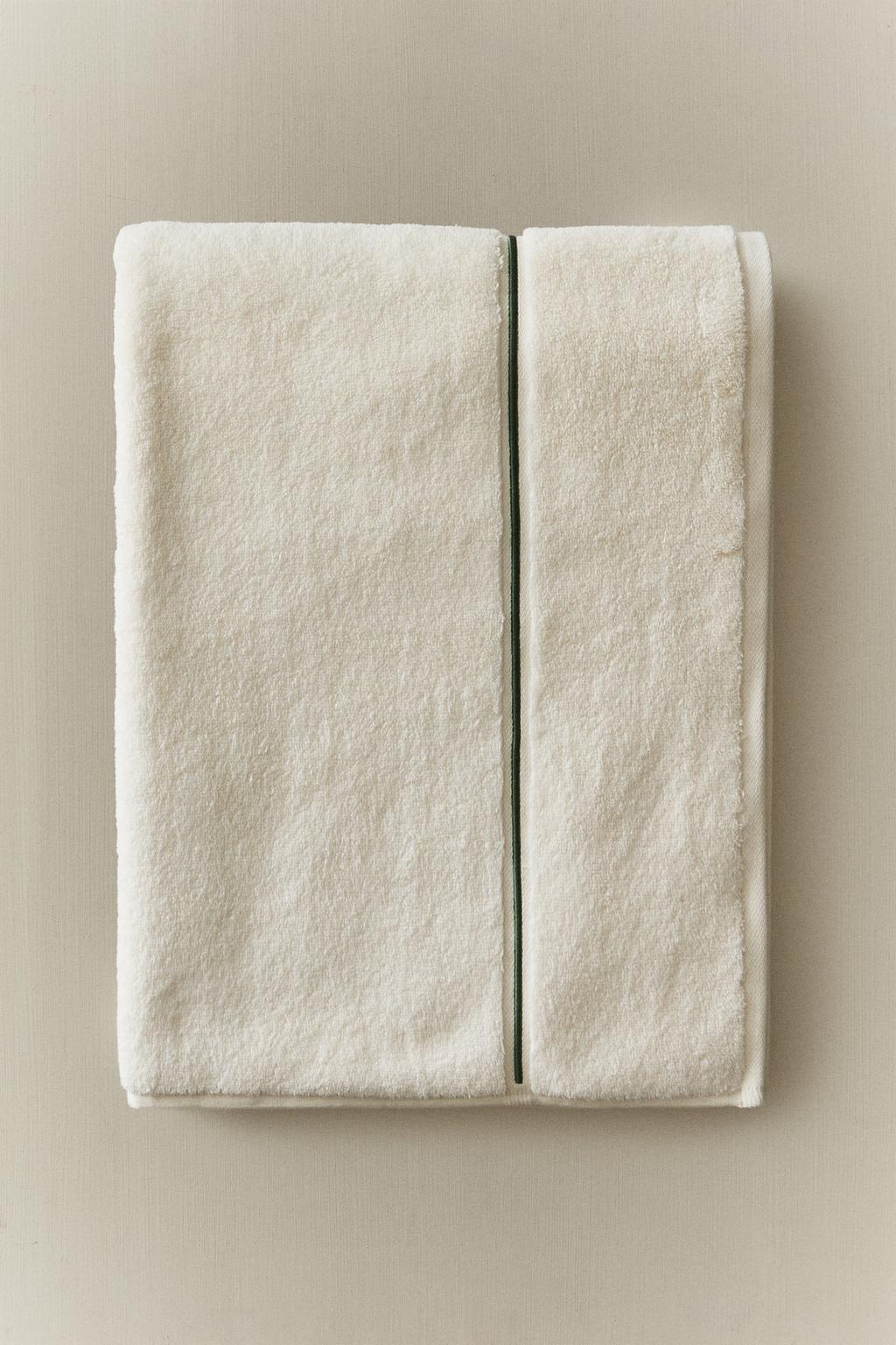 Мягкое ванные полотенце с вышитым отделкой