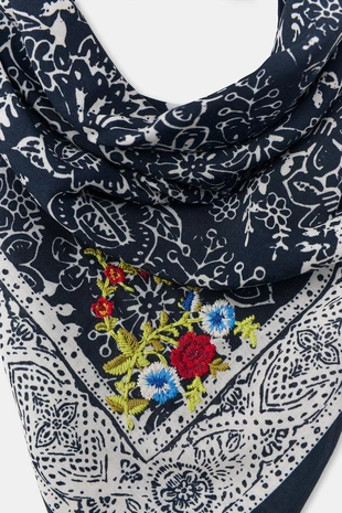 Платок с цветочной вышивкой- Заказать в России