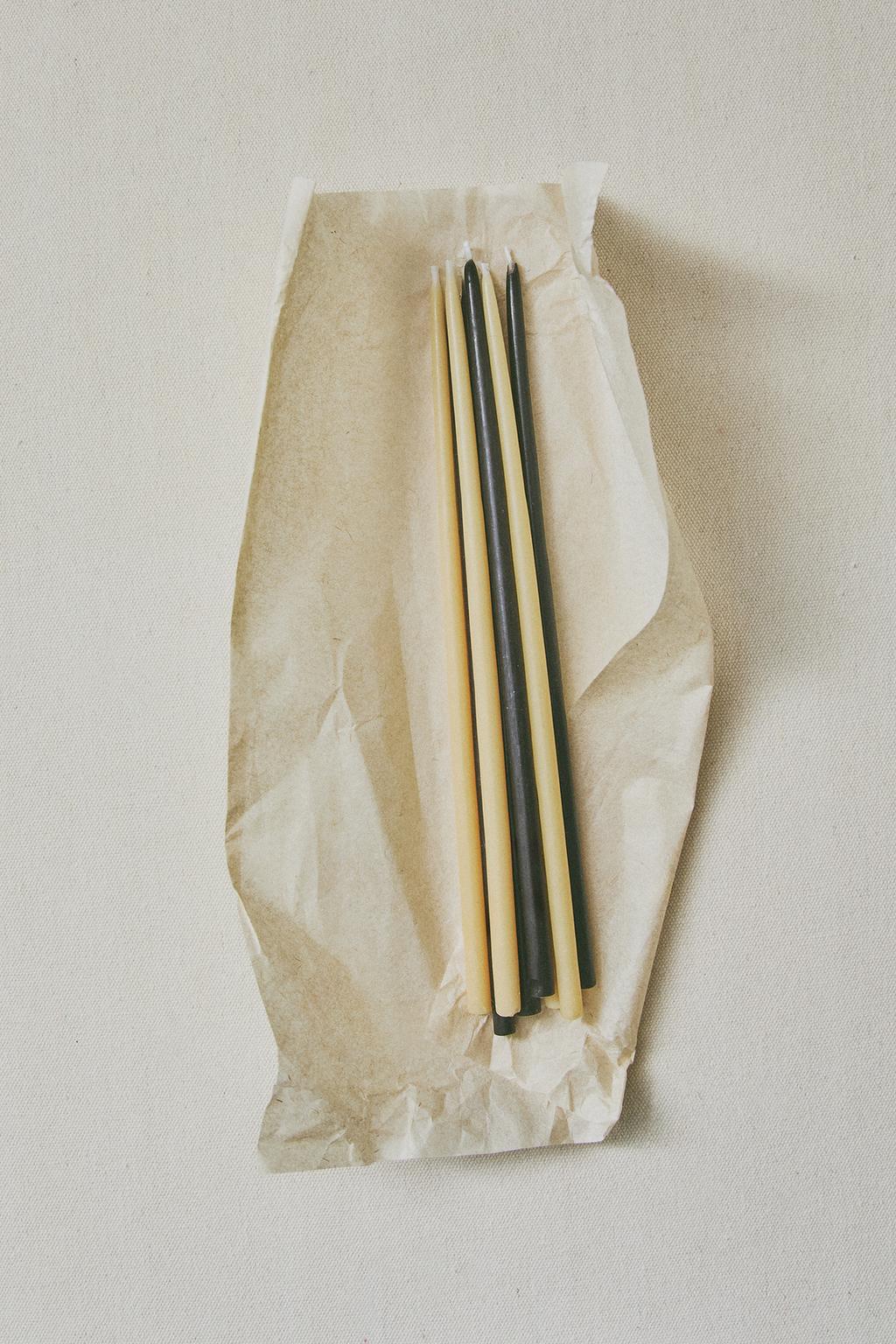 Набор свечей и подсвечников из бархата и кожи