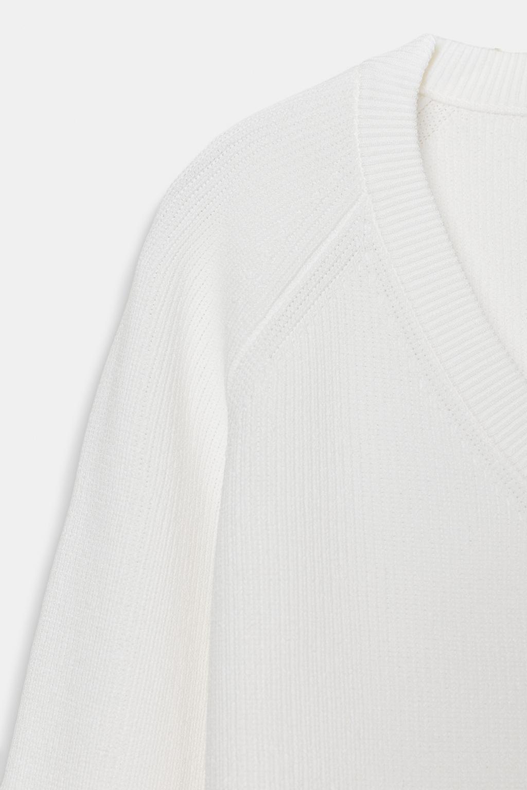 СВИТЕР С V-ОБРАЗНЫМ ВЫРЕЗОМ