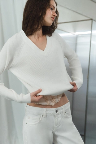 Свитер с V-образным вырезом- Заказать в России