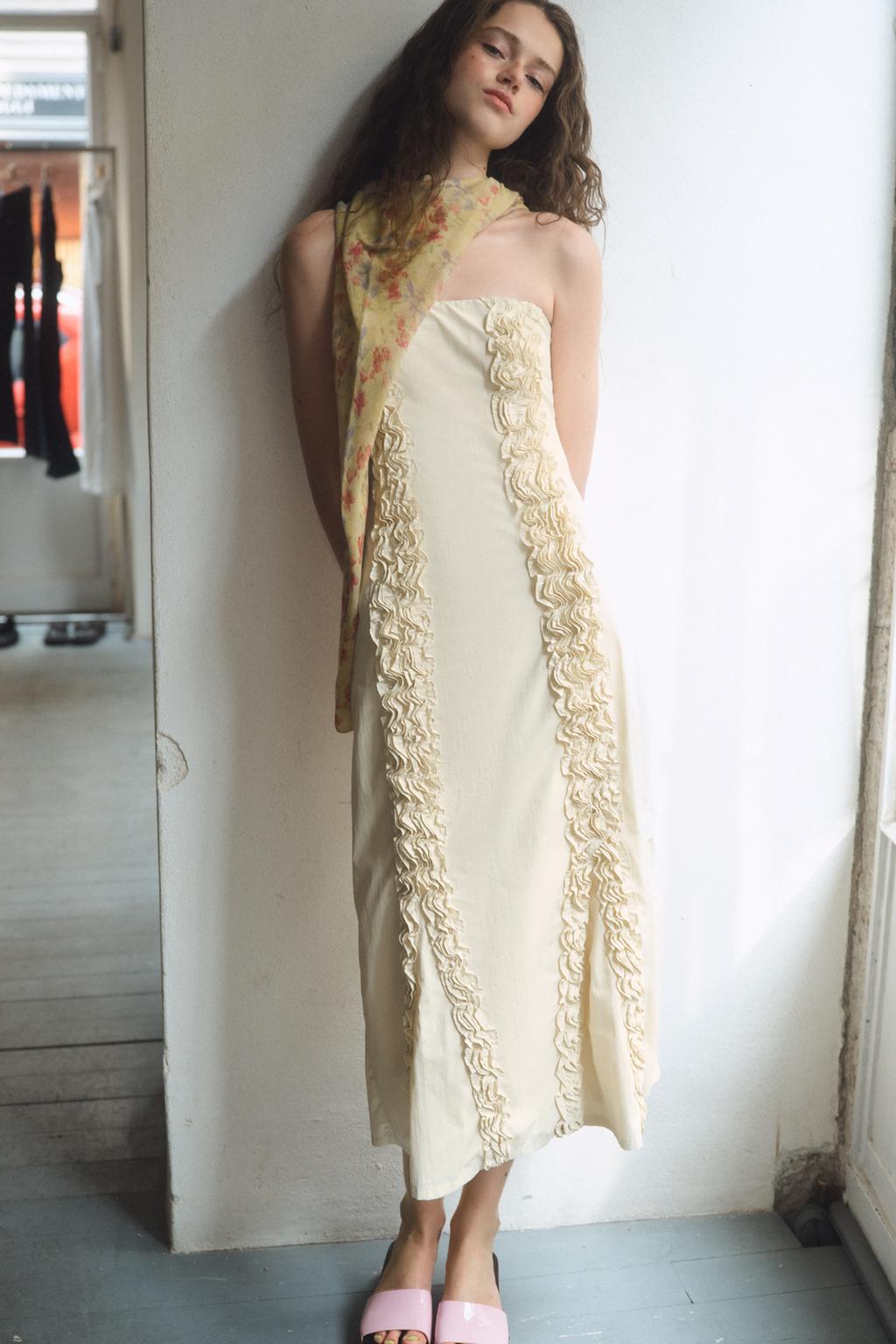 ПЛАТЬЕ МИДИ С ОБЪЕМНЫМИ ВОЛАНАМИ